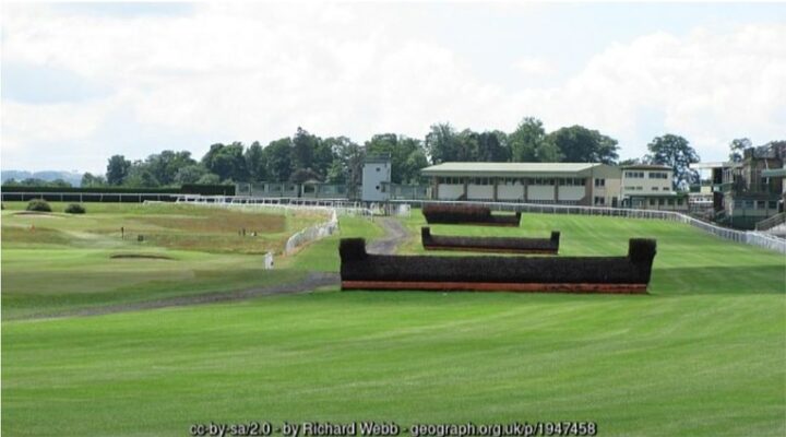 Kelso Racecourse Guide & Fixtures | HorseRacingBettingSites.co.uk